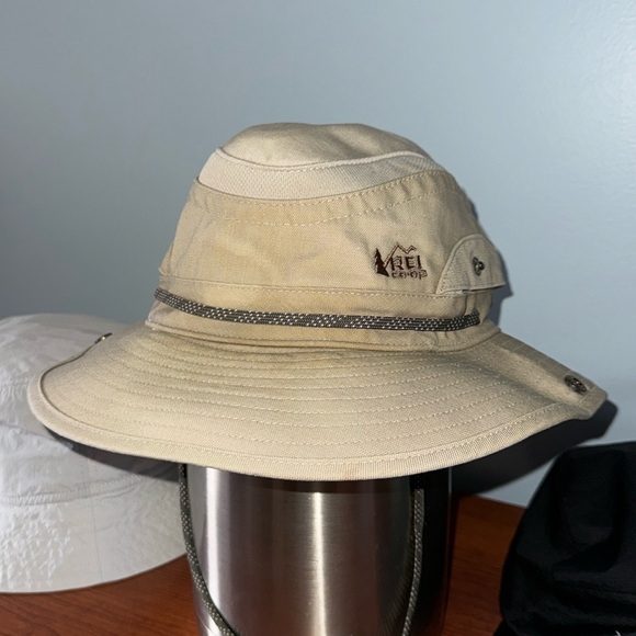 REI Bucket Hat; Vented Explorer Hat - Picture 3 of 6